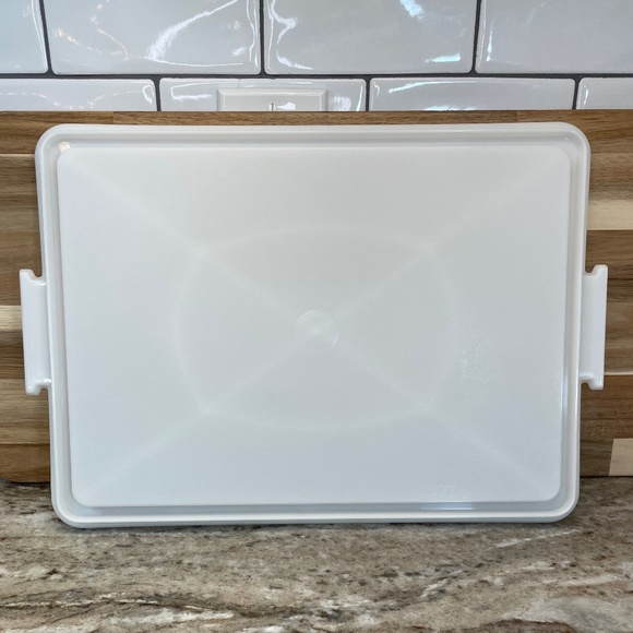 2 Tupperware Cake Takers White Rectangle 622 & Round Harvest Gold 684 & 1 Handle - Picture 13 of 15